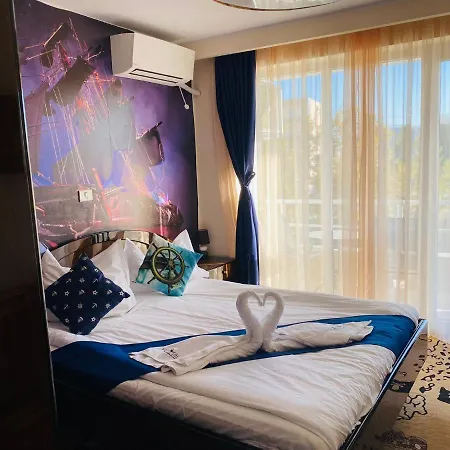 Hotel Pirates