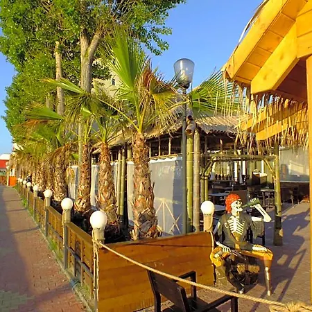 Hotel Pirates