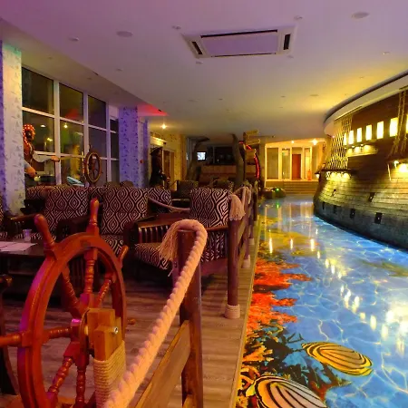 Hotel Pirates Mamaja