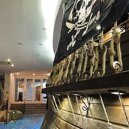 Hotel Pirates