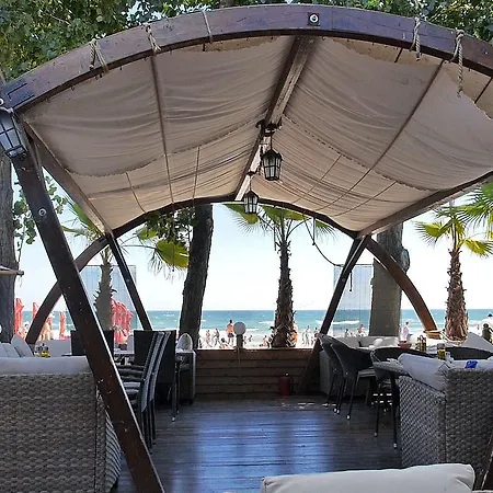 Ξενοδοχείο Pirates 3*