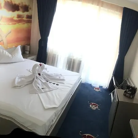 Hotel Pirates